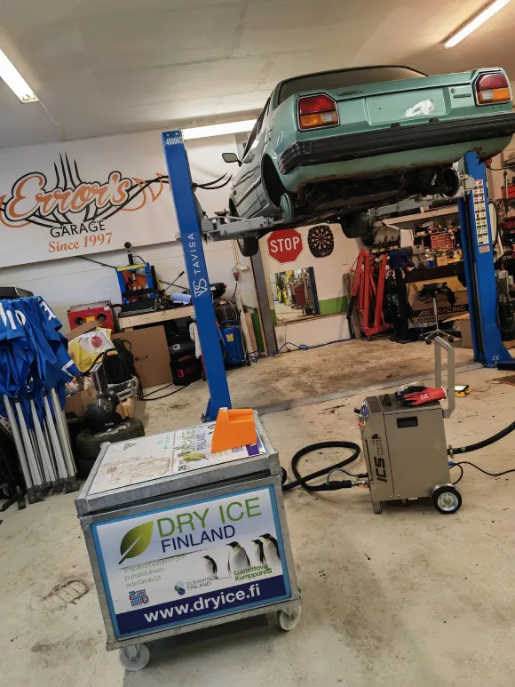 Error's Garage kuivajääpuhallus